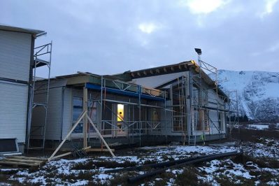Arbeid med boligen for Joakim Antonsen & Lisa Hansen i snø